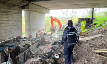 ROMA: IN CORSO LO SGOMBERO DI UN INSEDIAMENTO ABUSIVO IN VIA AURELIA