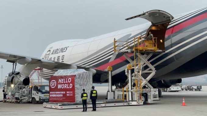 Primo aeroscalo cargo della Cina lancia prima rotta internazionale