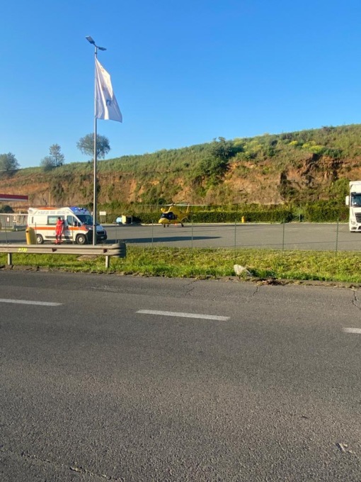 APRILIA: TAMPONAMENTO TRA DUE AUTO, DONNA ELITRASPORTATA