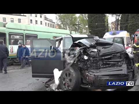 ROMA: INCIDENTE IN AUTO PER IMMOBILE, GIALLO SULLA DINAMICA