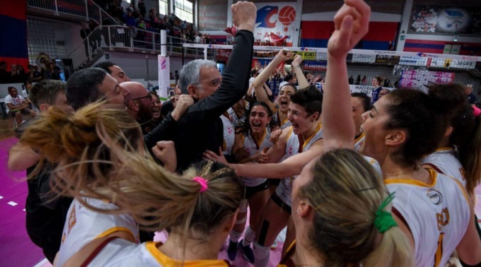 PALLAVOLO A2 FEMMINILE: ROMA PROMOSSA IN A1. SANT’ELIA, SALVEZZA POSSIBILE