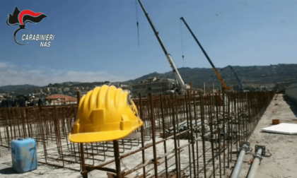SONNINO: OPERAIO FOLGORATO NEL CANTIERE, SETTE ARRESTI