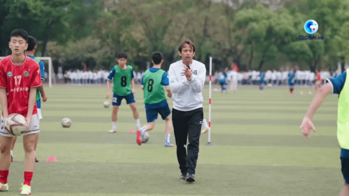 Allenatore brasiliano di calcio: vita in Cina è davvero meravigliosa