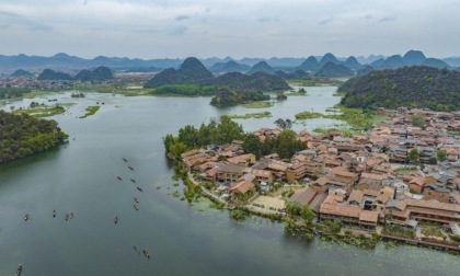 Cina: turisti durante le vacanze della Festa del lavoro (2)