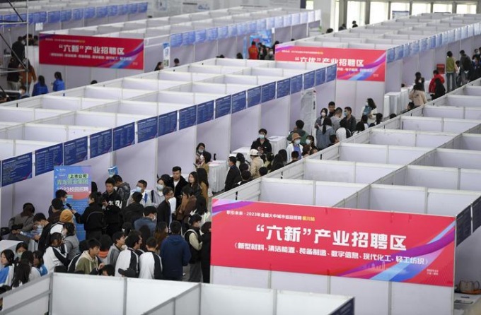 CINA: OLTRE 2,5 MILIONI DI NUOVI POSTI DI LAVORO PER NEOLAUREATI