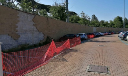 ROMA: PARCHEGGIO DI MONTEBELLO INUTILIZZABILE, PENDOLARI COSTRETTI A LASCIARE AUTO IN STRADA