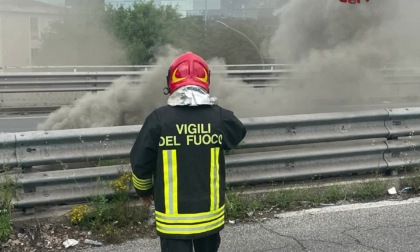 ROMA: A FUOCO CAVI INTERRATI ED ESCE FUMO DAI TOMBINI, CHIUSO UN TRATTO DI VIA TIBURTINA