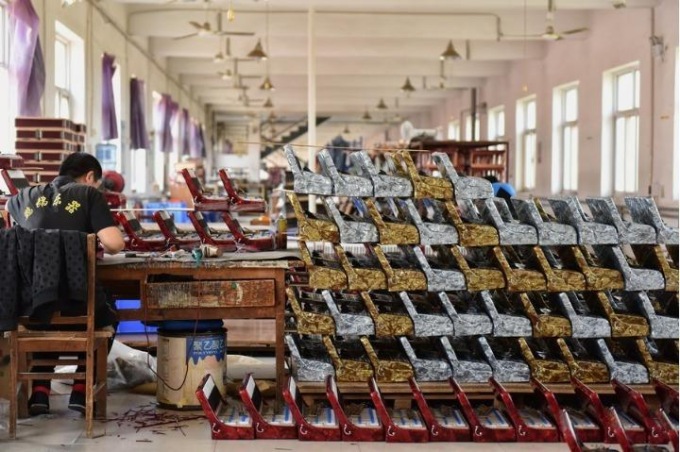 CINA: STORICO MARCHIO DI FISARMONICHE SPLENDE DI NUOVA VITALITÀ