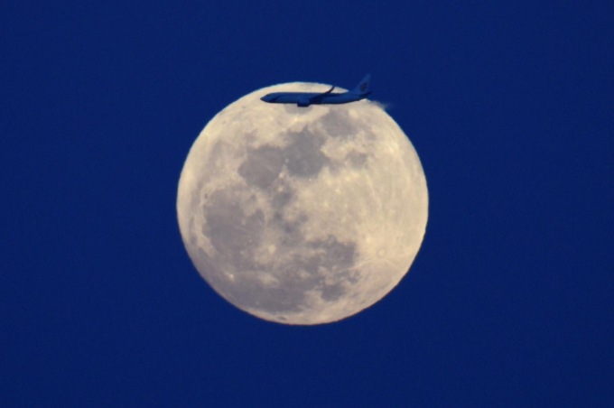 Cina: realizzerà allunaggio con equipaggio entro il 2030