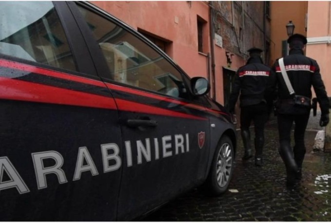 ROMA: ACCERCHIATO E RAPINATO IN VIA TORRE ARGENTINA