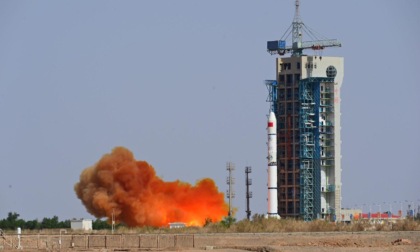 Cina: decollo razzo vettore nel Centro lancio satellitare Jiuquan