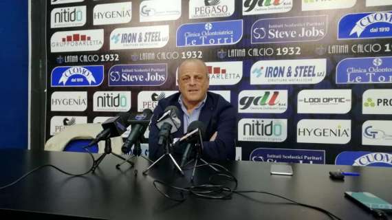 CALCIO: LATINA, DI GIUSEPPE AI SALUTI