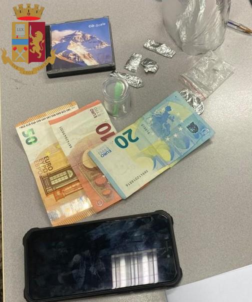 ROMA: COCAINA, ARMI E DENARO, SEI ARRESTI