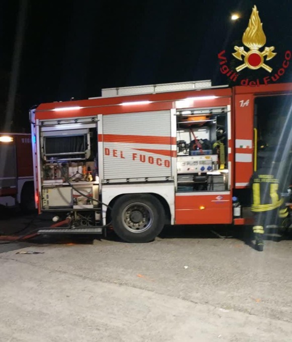 ROMA: INCENDIO IN UN NEGOZIO DI CASALINGHI