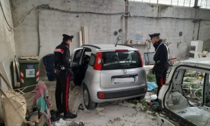 ROMA: OFFICINA DI AUTO RUBATE, DUE ARRESTI