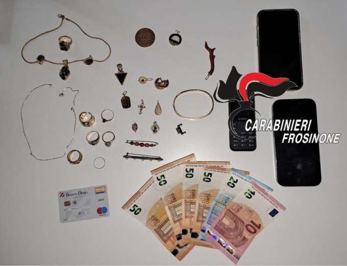 FERENTINO: ANZIANA TRUFFATA, SI SPACCIAVANO PER AVVOCATO E CARABINIERE