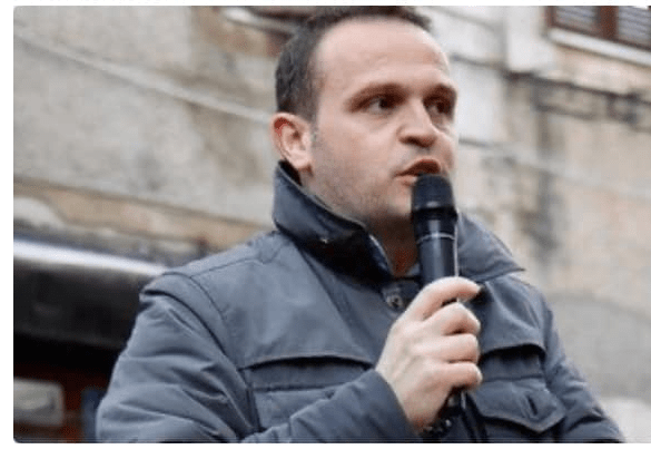 Perseguita il sindaco, divieto di avvicinamento per un ex dipendente del Comune