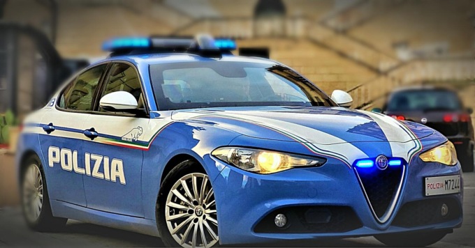 ROMA: SPARANO A UN UOMO PER RAPINARLO, ARRESTATI