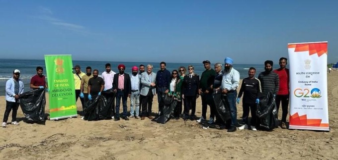 SABAUDIA: PULIZIA SPIAGGE, INIZIATIVA DELL’AMBASCIATA INDIANA