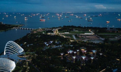 A Singapore per immortalare “NeWater”: il nuovo scatto sostenibile di Guindani per Banca Generali