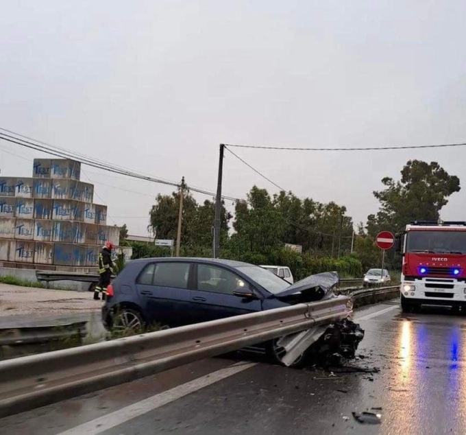 APRILIA: AUTO CONTRO IL GUARDRAIL, TRAFFICO IN TILT SULLA PONTINA