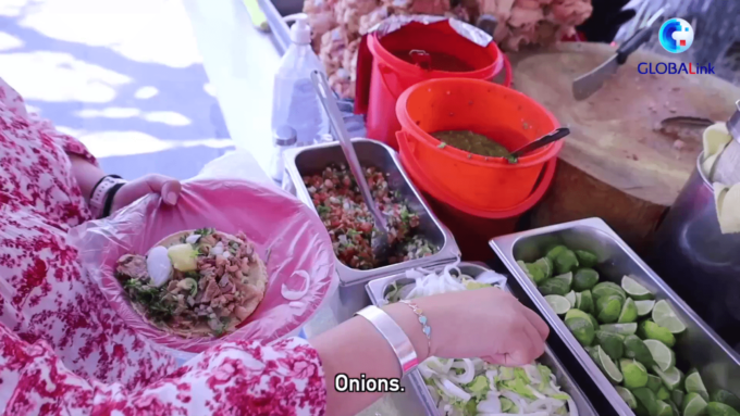 Est incontra Ovest: taco messicano vs. barbecue di Zibo