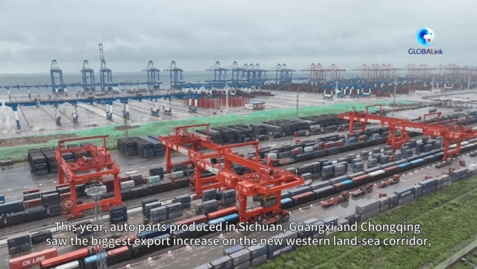 Cina: 2023, oltre 300.000 container spediti via corridoio intermodale