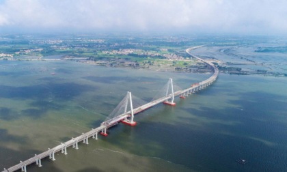 Cina: grande ponte di Luzhou a Zhanjiang (1)