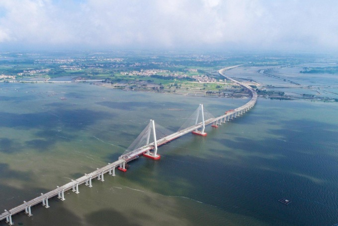Cina: grande ponte di Luzhou a Zhanjiang (1)
