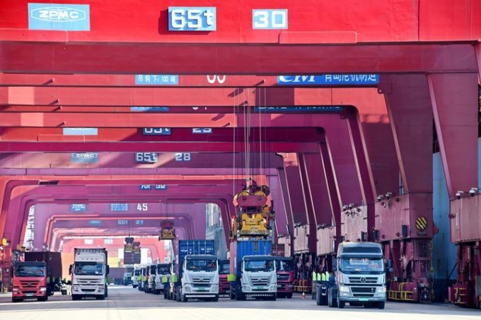 Cina: flusso di container nei porti, +4,8% nei primi 4 mesi