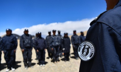 Cina: squadra di difesa dei confini a Xigaze (2)