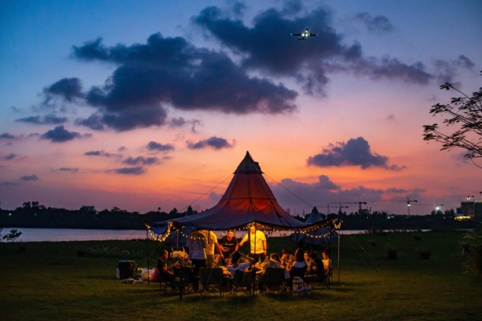Cina: turisti in campeggio a Haikou