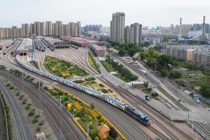Treno turistico attraversa le foreste nell’Heilongjiang