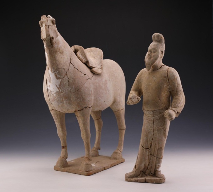 Cina: Shaanxi, statuette di ceramica di un antico cimitero Tang