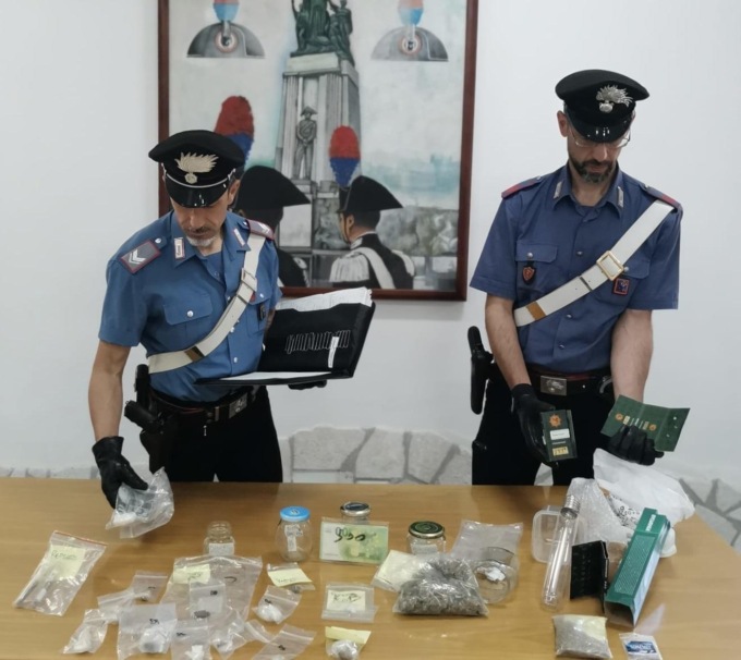POMEZIA: DROGA IN CASA, UN ARRESTO
