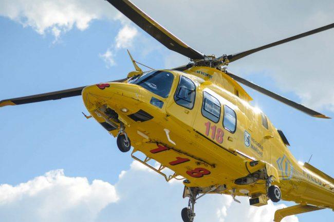 Scontro tra auto e moto sulla Casilina, tre feriti