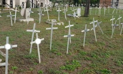 ROMA: FETI AL CIMITERO, SANZIONE PER AMA E ROMA CAPITALE