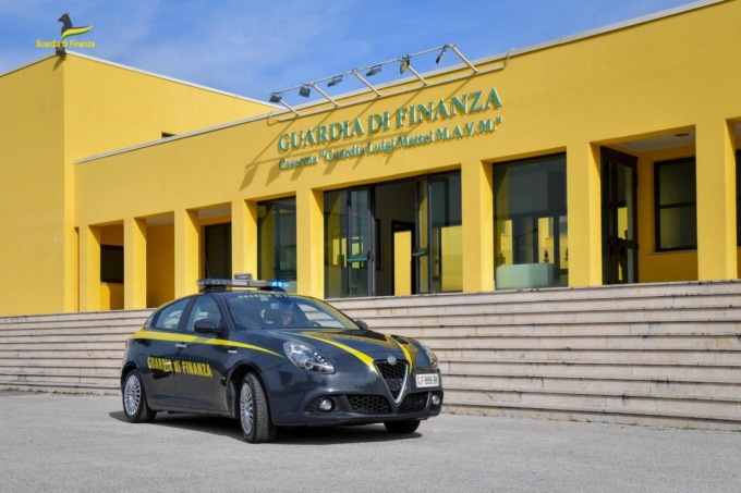 RIETI: OROLOGI E AUTO DI LUSSO, MAXI SEQUESTRO