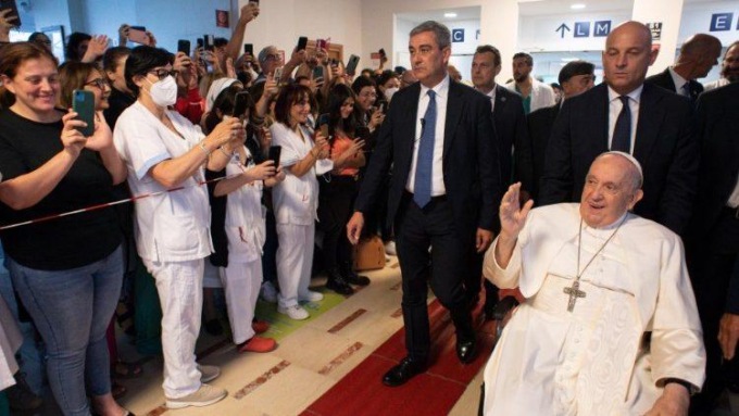 ROMA: IL RINGRAZIAMENTO DEL PAPA AL PERSONALE DEL GEMELLI
