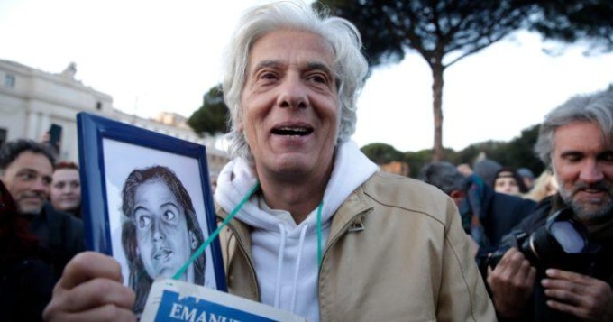 CITTA’ DEL VATICANO: EMANUELA ORLANDI, STRISCIONI ALL’ANGELUS