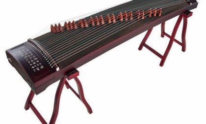 IMPRENDITORE DI HONG KONG PROMUOVE CULTURA CINESE CON IL GUZHENG