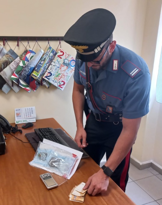 ROMA: CONTROMANO CON LA FIGLIA INCINTA, NASCONDEVA DROGA