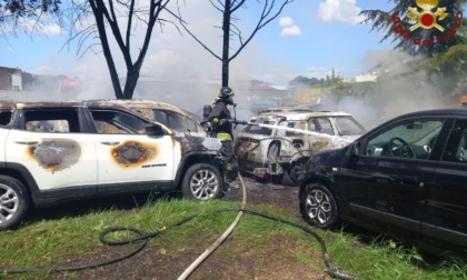 ROMA: INCENDIO IN UN PARCHEGGIO MACCHINE SULLA TIBERINA, UNA PERSONA USTIONATA