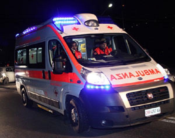 Si schianta contro il muretto con l’auto, muore un giovane