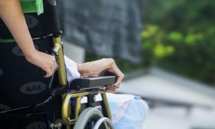 MARINO: CADE DALLA FINESTRA DI UNA CASA DI RIPOSO E MUORE, UN ARRESTO