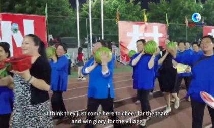 Cina: fan di calcio britannico vive gioia dello sport a Guizhou