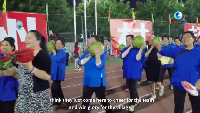 Cina: fan di calcio britannico vive gioia dello sport a Guizhou