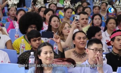 Cina: Guizhou, studenti internazionali sperimentano culture etniche