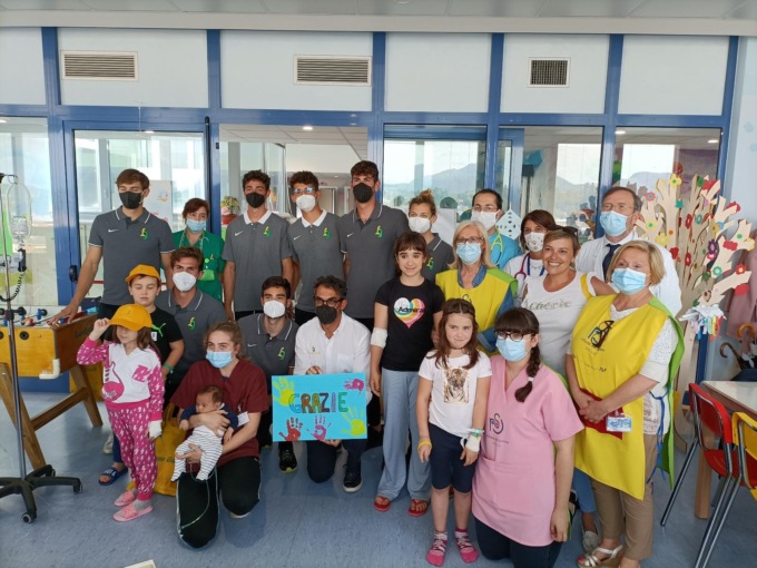 CANOTTAGGIO: FIAMME GIALLE, UN SORRISO PER I BAMBINI DELL’OSPEDALE DI VARESE