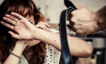 ROMA: VIOLENZE DAVANTI IL FIGLIO